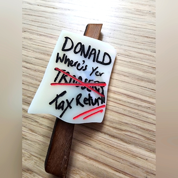 Protest Tr*mp brooch - Picture 2 of 2